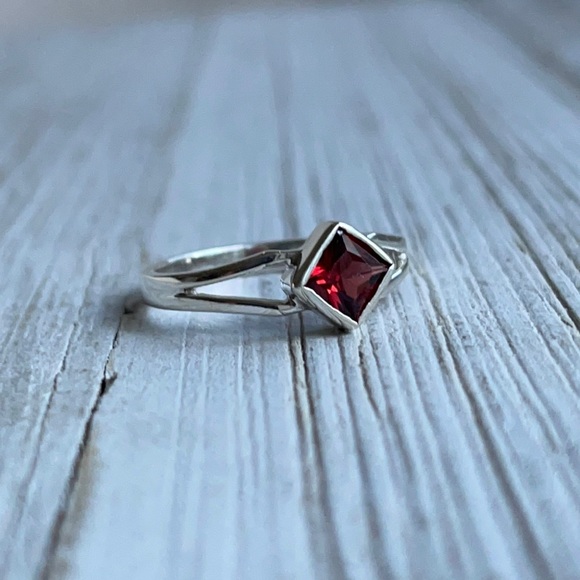 Garnet & Sterling Silver Square Bezel Set Ring 7 NEW - Picture 1 of 5